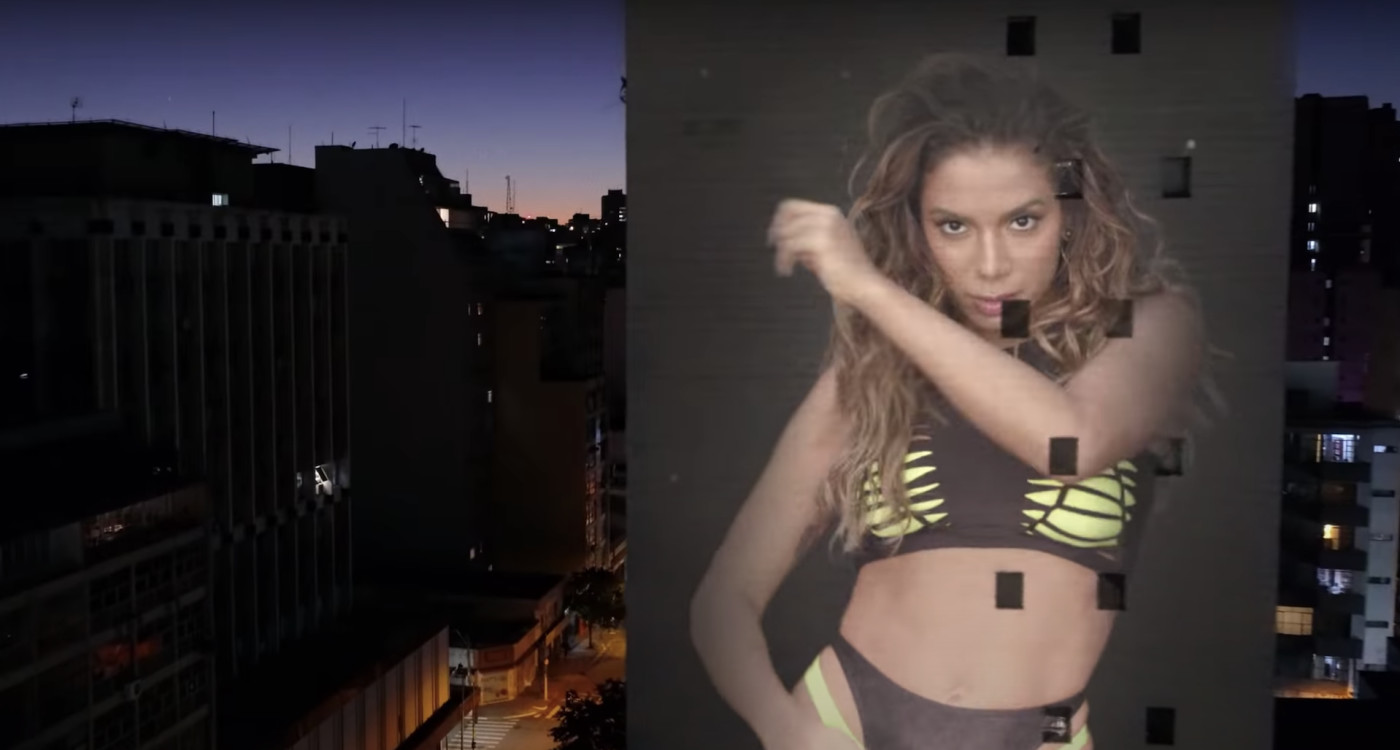 Watch Anitta S Tocame Video F Arcangel And De La Ghetto Complex