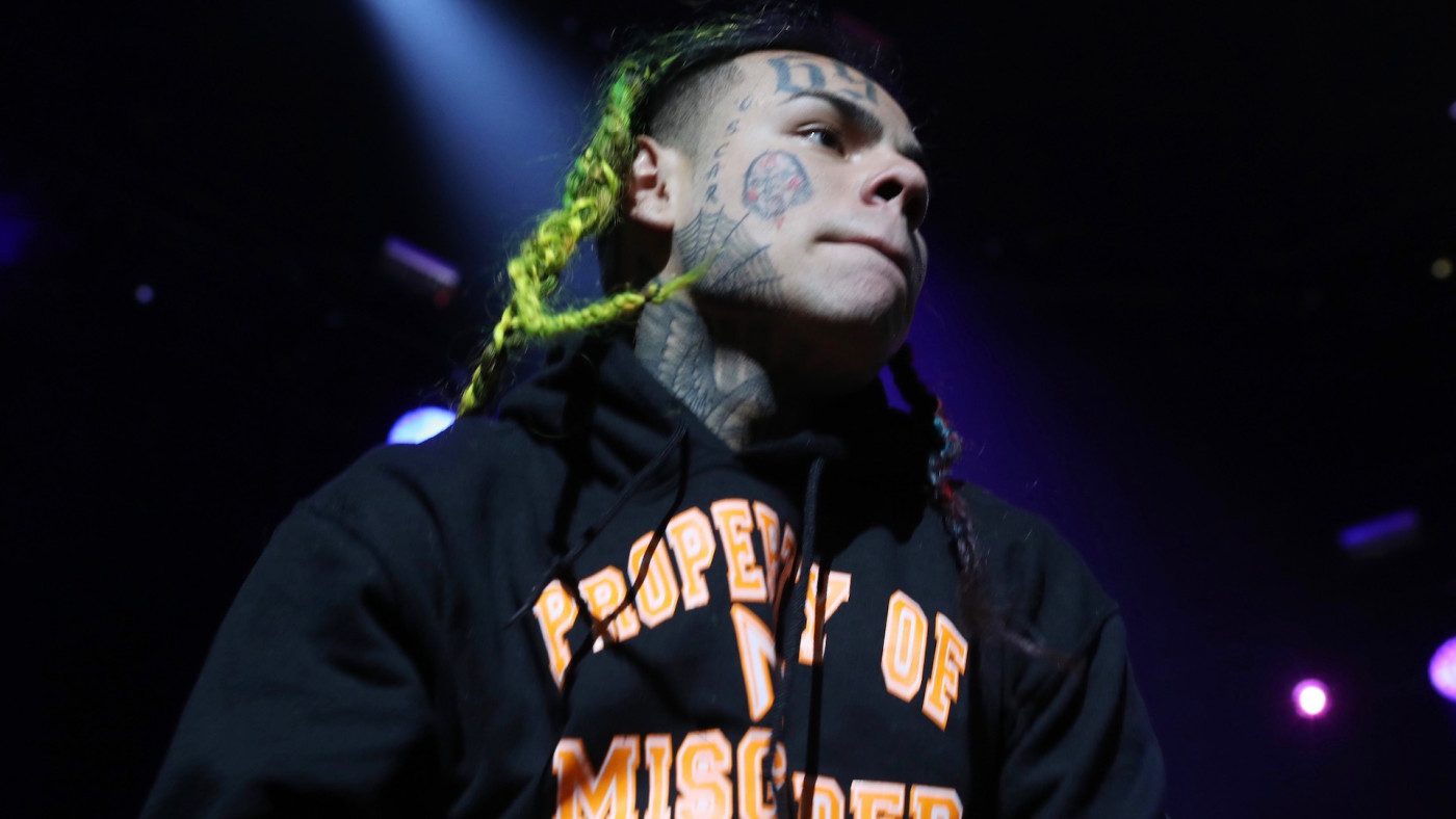 6ix9ine And Lil Reese Get Into Heated Exchange On Instagram Live Complex Lil durk rumored to have bought out quando rondo show. 6ix9ine and lil reese get into heated