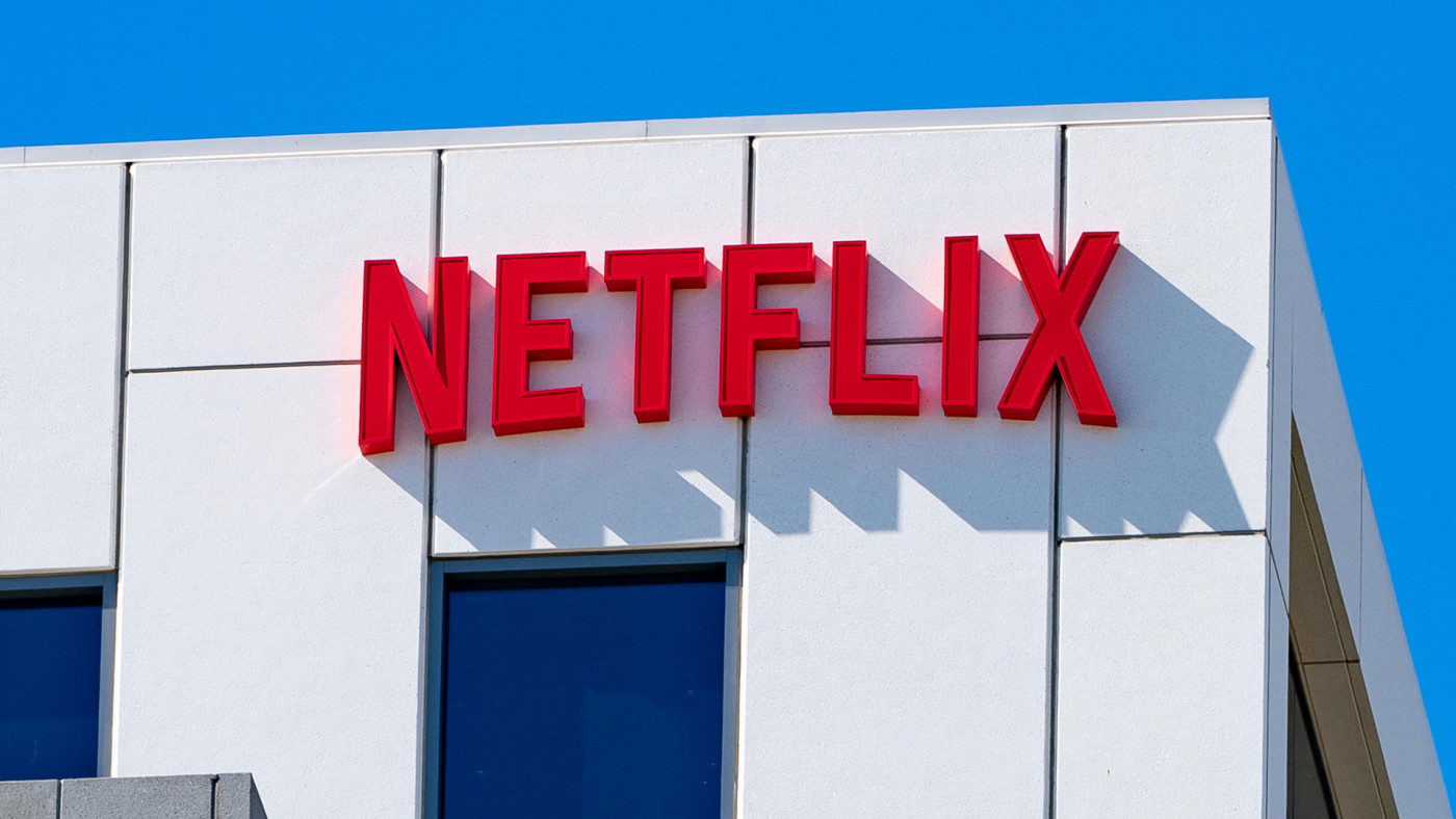 Netflix Testing Out Shuffle Play Feature That Will Pick What You Watch Complex Netflix started testing shuffle play last month, but only in tv apps for select members worldwide. netflix testing out shuffle play