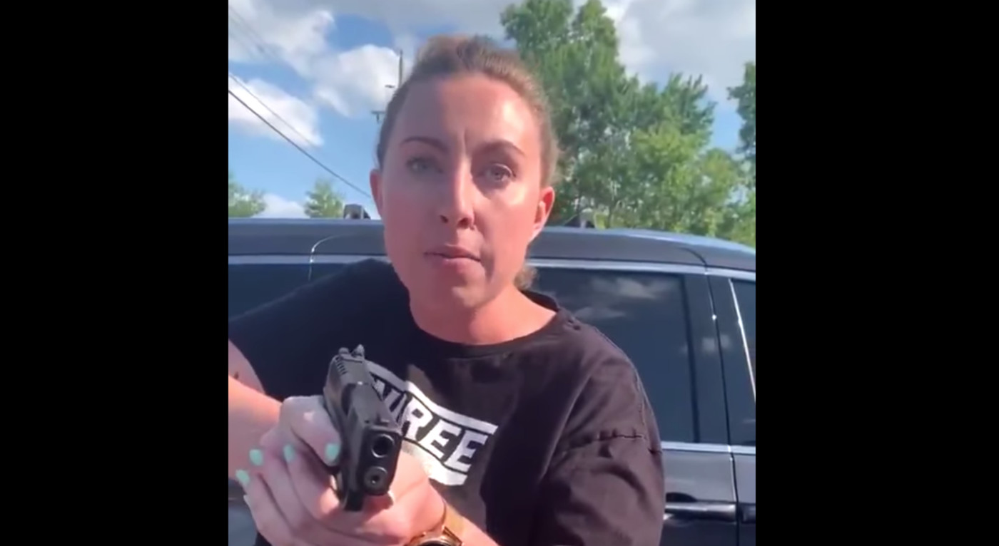 Get Wallpaper White Woman Filmed Pulling Gun On Black Woman Daughter Charged Free HD