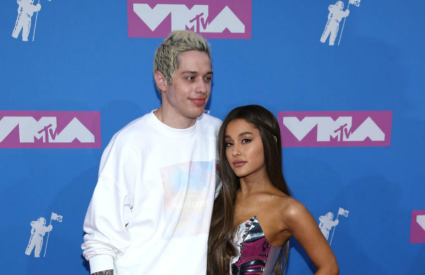 Ariana Grande Defends Pete Davidson Over Article Claiming Comedian Has Butthole Eyes Complex