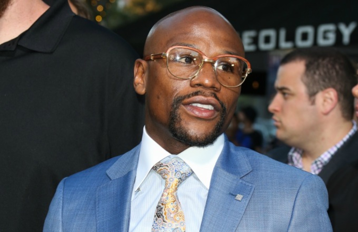 Floyd Mayweather Is Charging Fans a Ridiculous Amount of ...