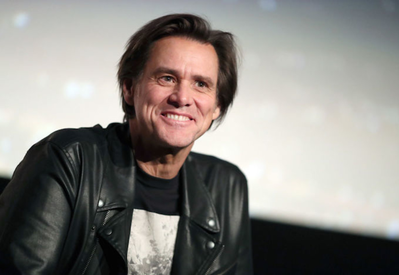Jim Carrey Roasts Nfl For Exploiting Players And Siding With Draft Dodging Racist Trump Complex