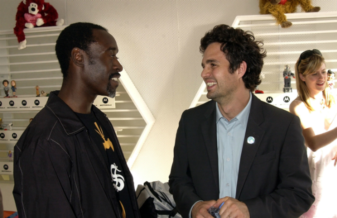 Don Cheadle Roasts Mark Ruffalo For Spoiling Infinity War Complex It's like every other marvel movie, it doesn't end well for the superheroes, he says, delivering a fairly diplomatic answer — that is, until the interviewer. don cheadle roasts mark ruffalo for spoiling infinity war before it came out