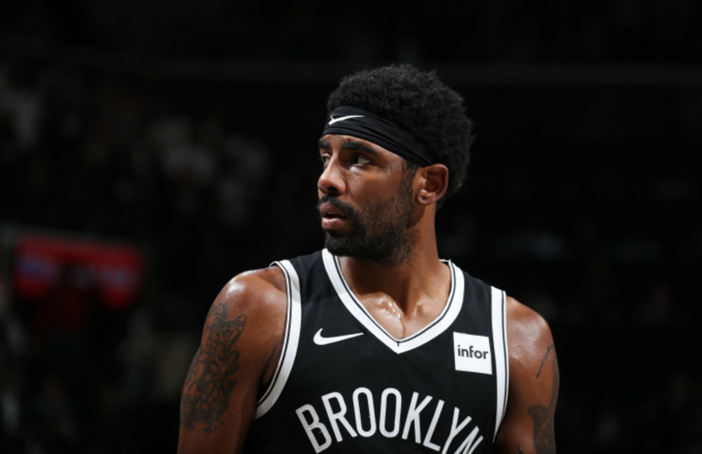 kyrie irving in nets jersey