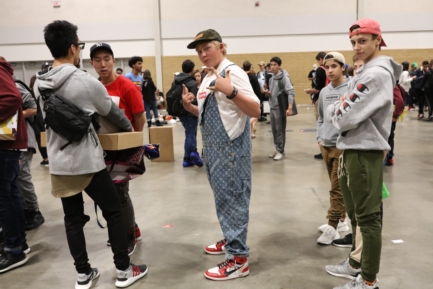 sneaker con