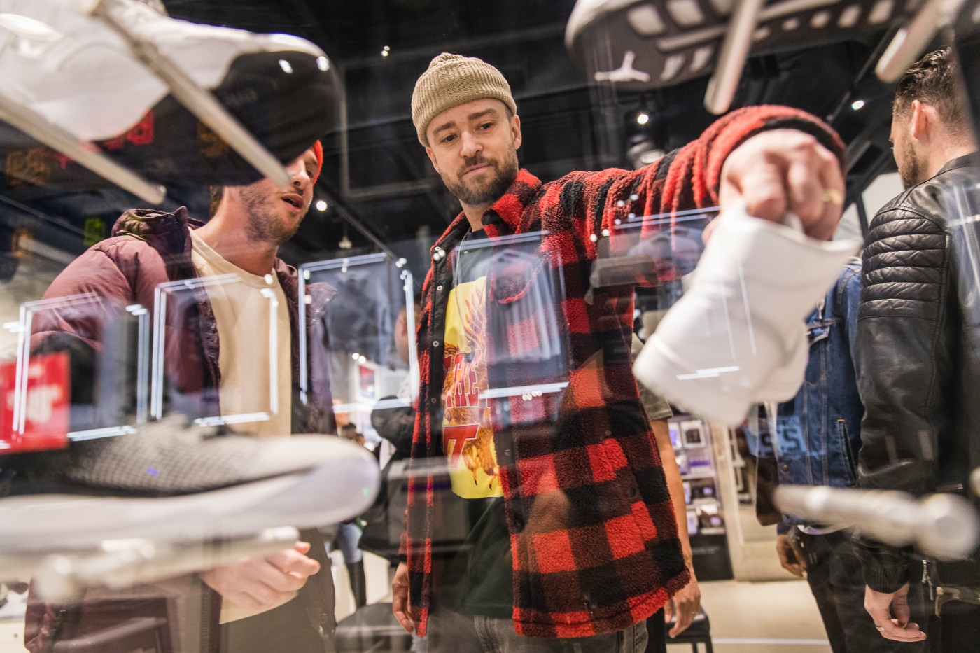 Justin Timberlake surprised fans at Toronto's Jordan store to release ...