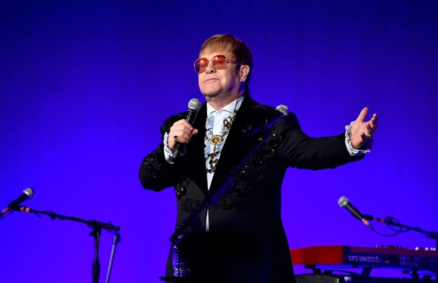 Elton John Covers Khalid S Young Dumb Broke Complex - roblox id for young dumb broke khalid youtube