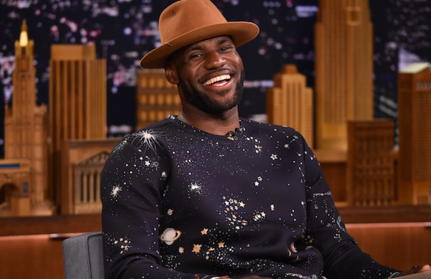 Lebron James And Elizabeth Banks Making Nbc Basketball Drama