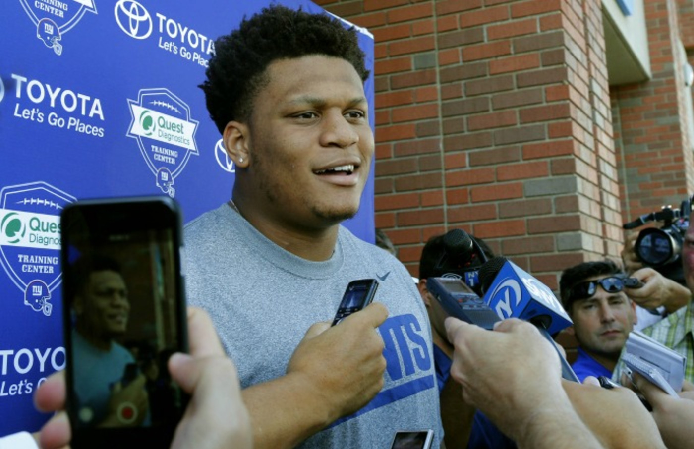 Giants Player Ereck Flowers Reportedly Shoves Espn Reporter Following Loss To Packers Complex