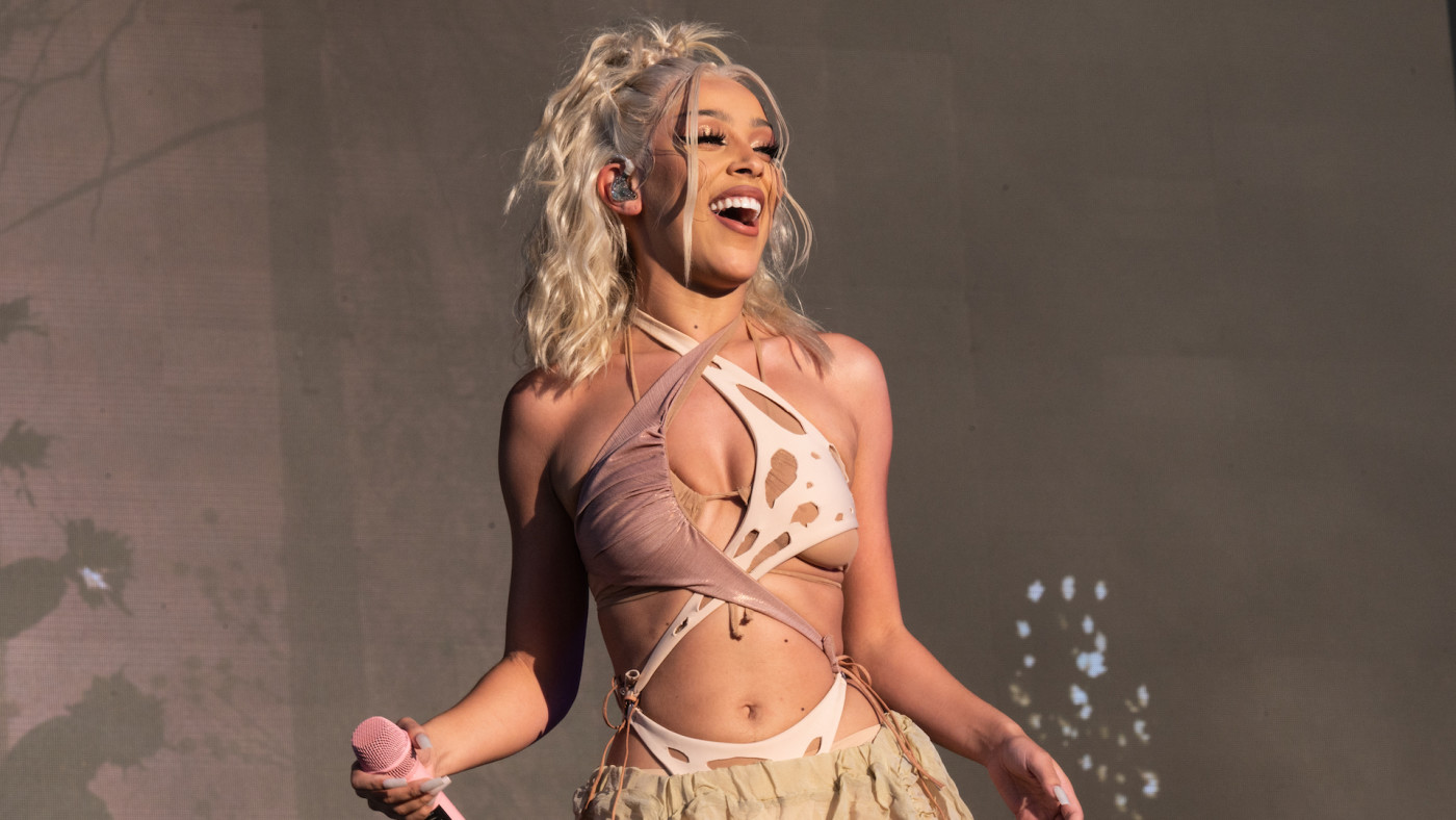 Doja Cat Surpasses Drake as Rapper with Most Monthly Spotify Listeners |  Complex