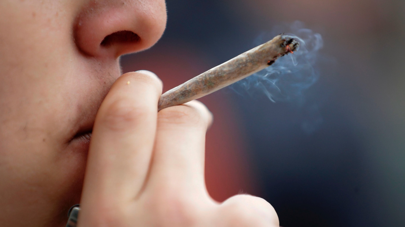 Twitter Users React to Report That Links Marijuana to Vomiting | Complex