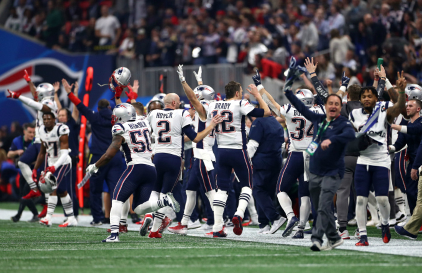 Patriots Fan Tries Sneaking Into Locker Room Celebration Using Security Guard S Jacket Complex