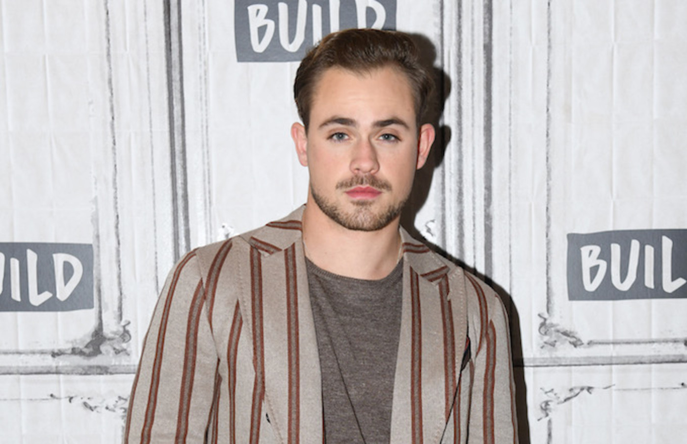 Stranger Things Star Dacre Montgomery Talks About His Journey To Becoming An Actor Complex