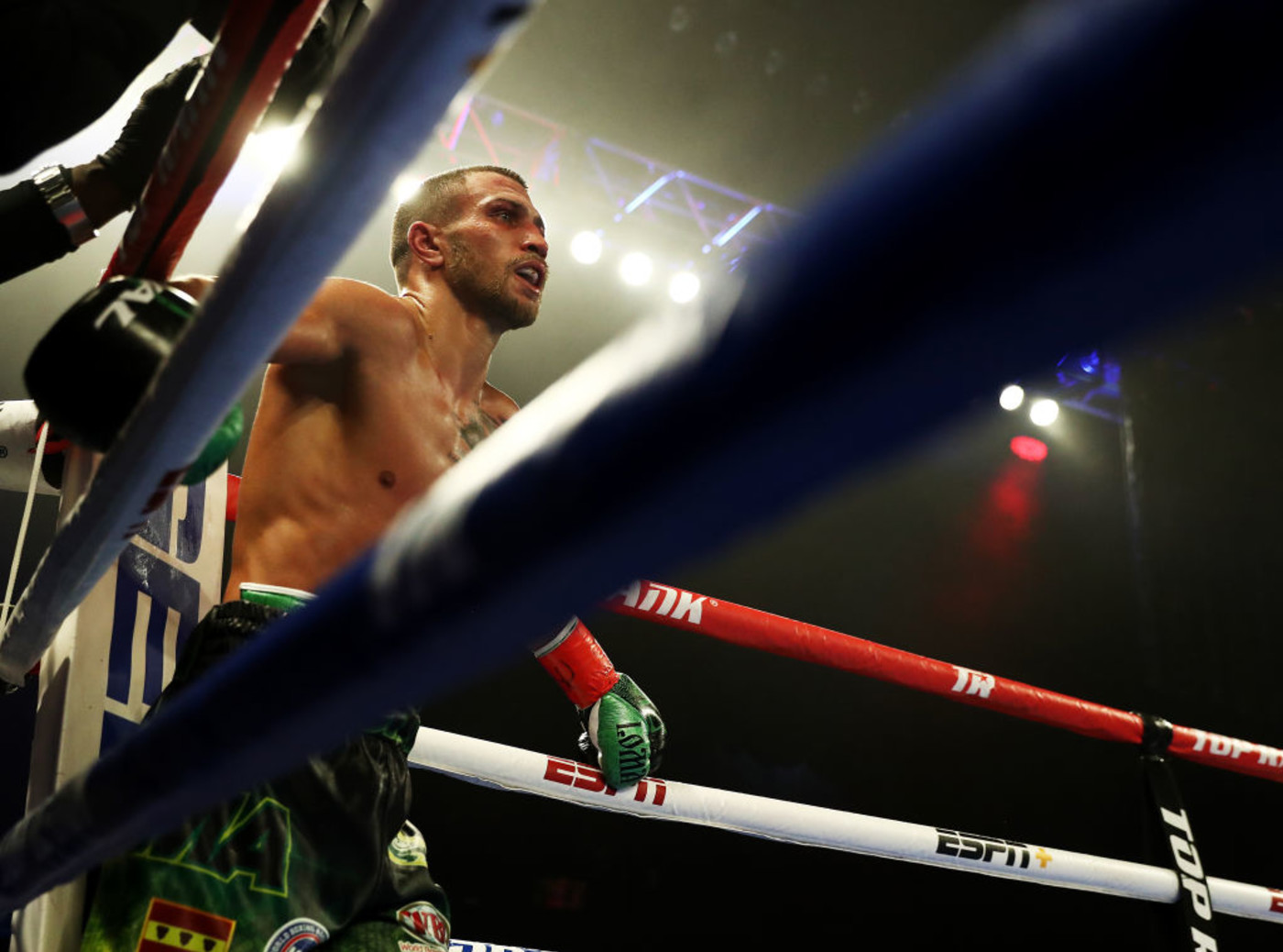 Vasiliy Lomachenko Wishes He Could Go Back In Time And Fight Floyd Mayweather Complex