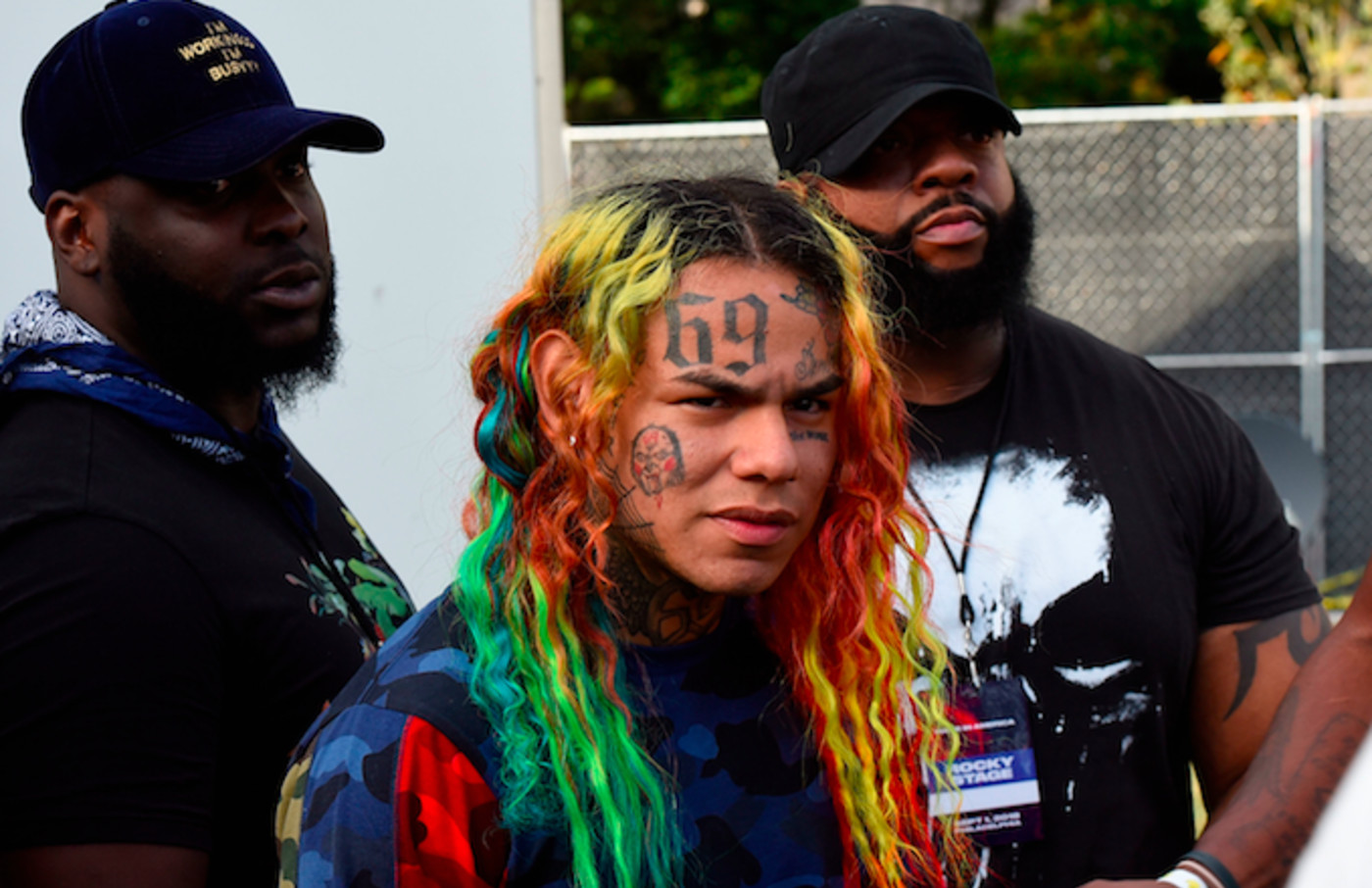 6ix9ine Enlists Floyd Mayweather S Former Bodyguards For Extra Protection Complex