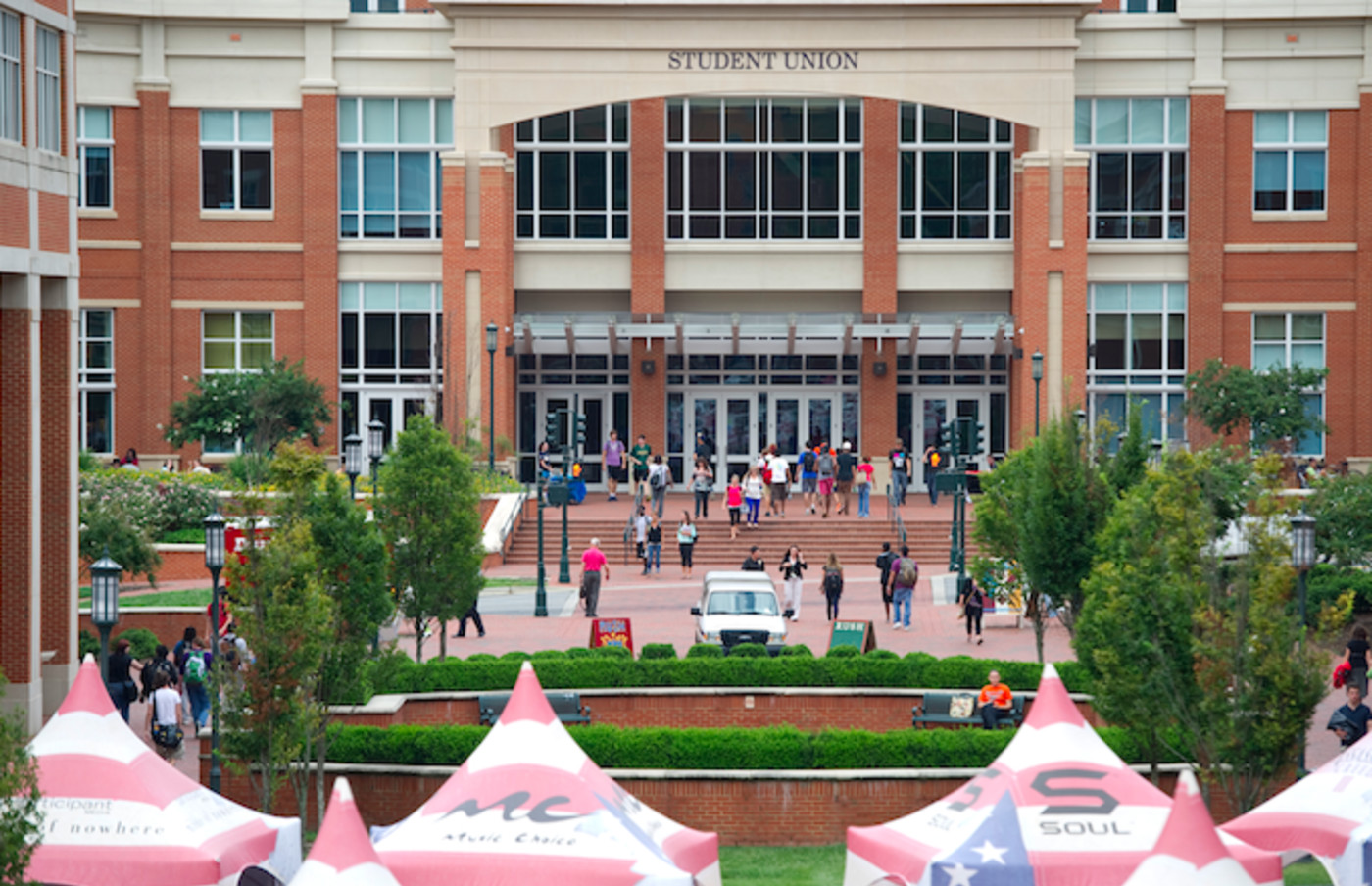 2 Killed And 4 Others Injured After Unc Charlotte Shooting Complex