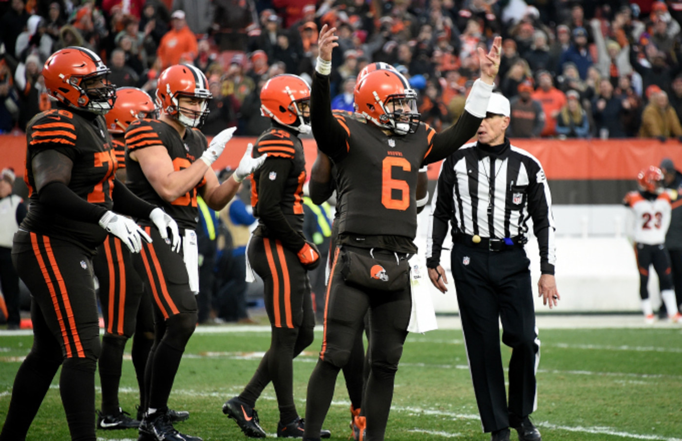 Baker Mayfield Stares Down Former Coach After Icing The Game Complex