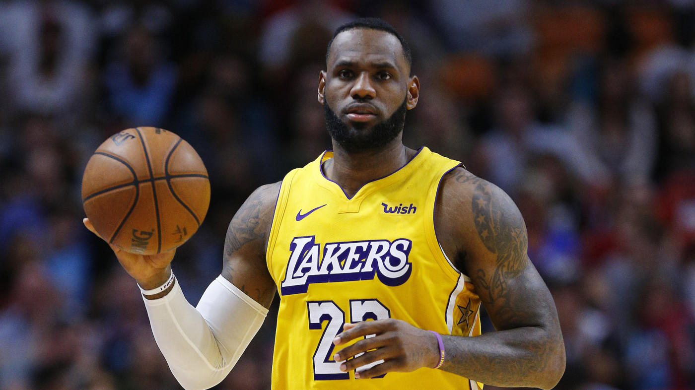 Lebron James Being Sued For 150 000 For Posting Picture Of Himself Dunking Complex