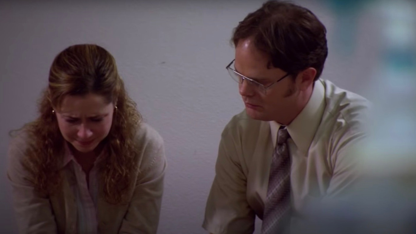 The Office Star Recalls Filming Pam S Emotional Crying Scene With Dwight Complex