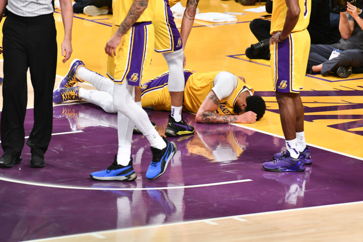 The Lakers Lose Anthony Davis And 6 Other Observations From Lakers Knicks Complex
