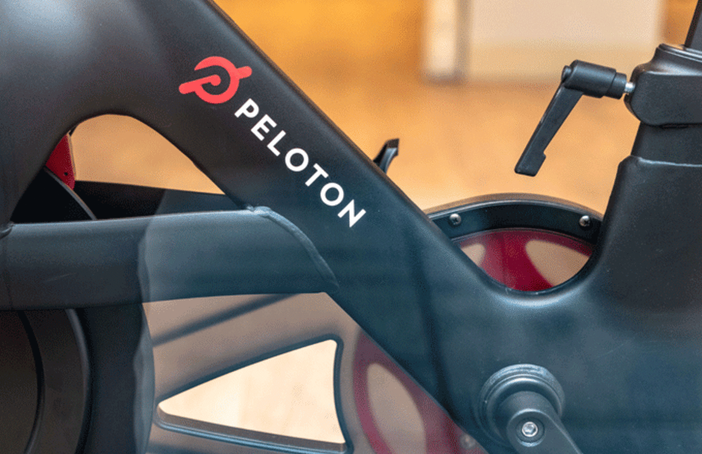 People Have Noticed Peloton S New Holiday Ad Isn T Very Good Complex