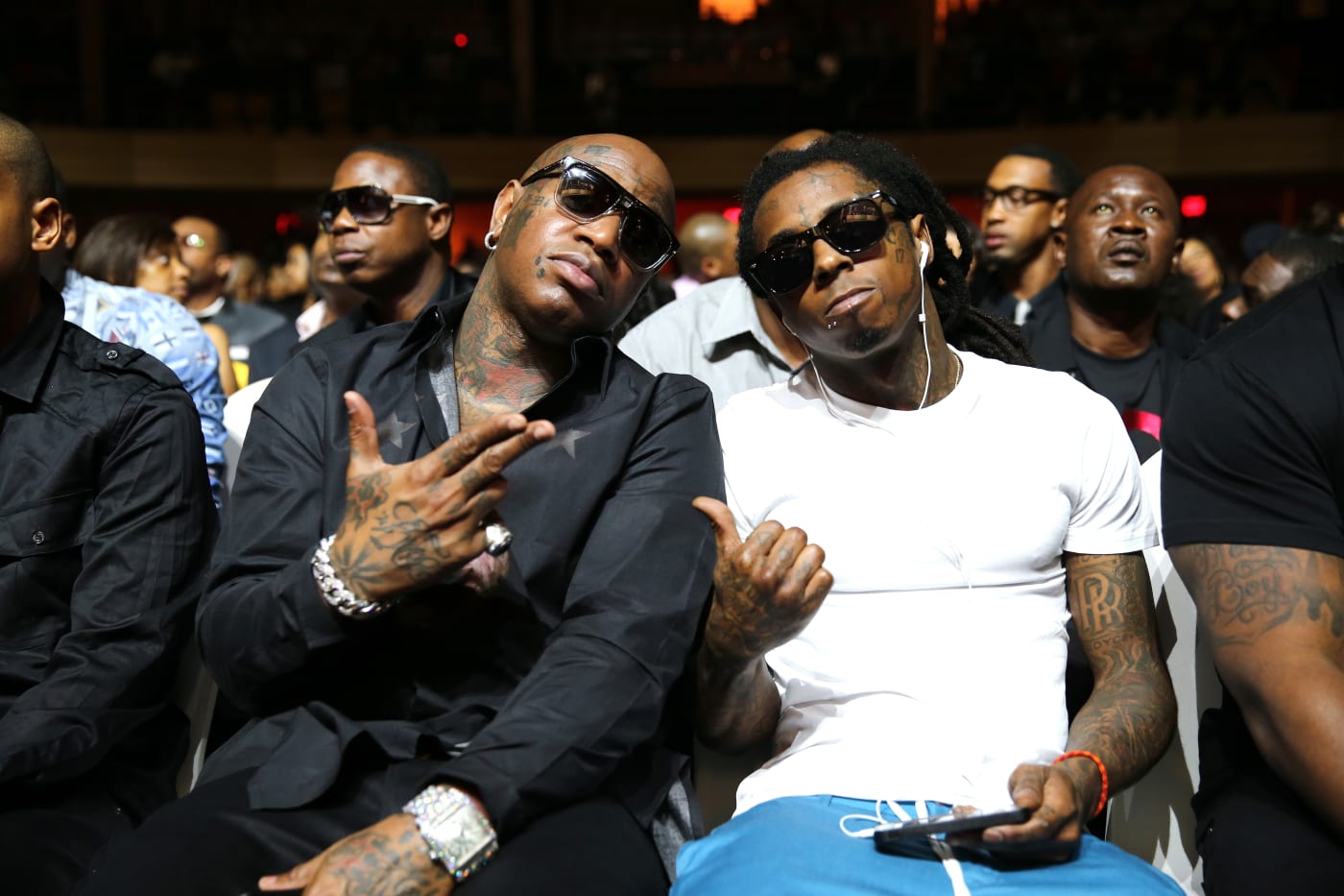 Lil Wayne's lawsuit against Universal has been put on hold until his dispute with Birdman is resolved.