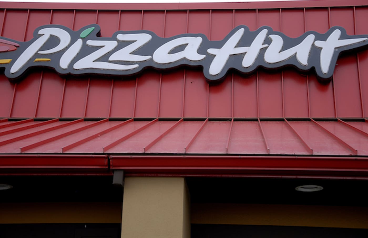 Pizza Hut Says It’s Closing Hundreds of Restaurants in the U.S. Complex