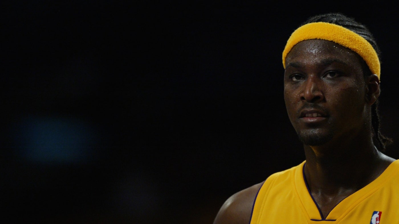 Kwame Brown #54 of the Los Angeles Lakers