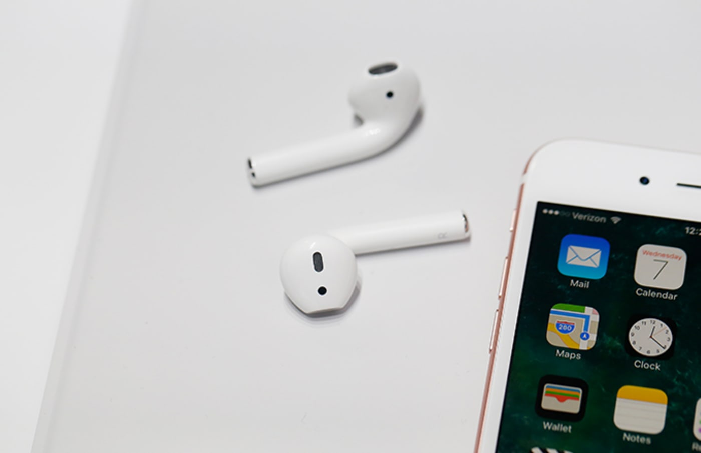 Apple Aiming to Get Out New AirPods and OverEar Headphones By 2019