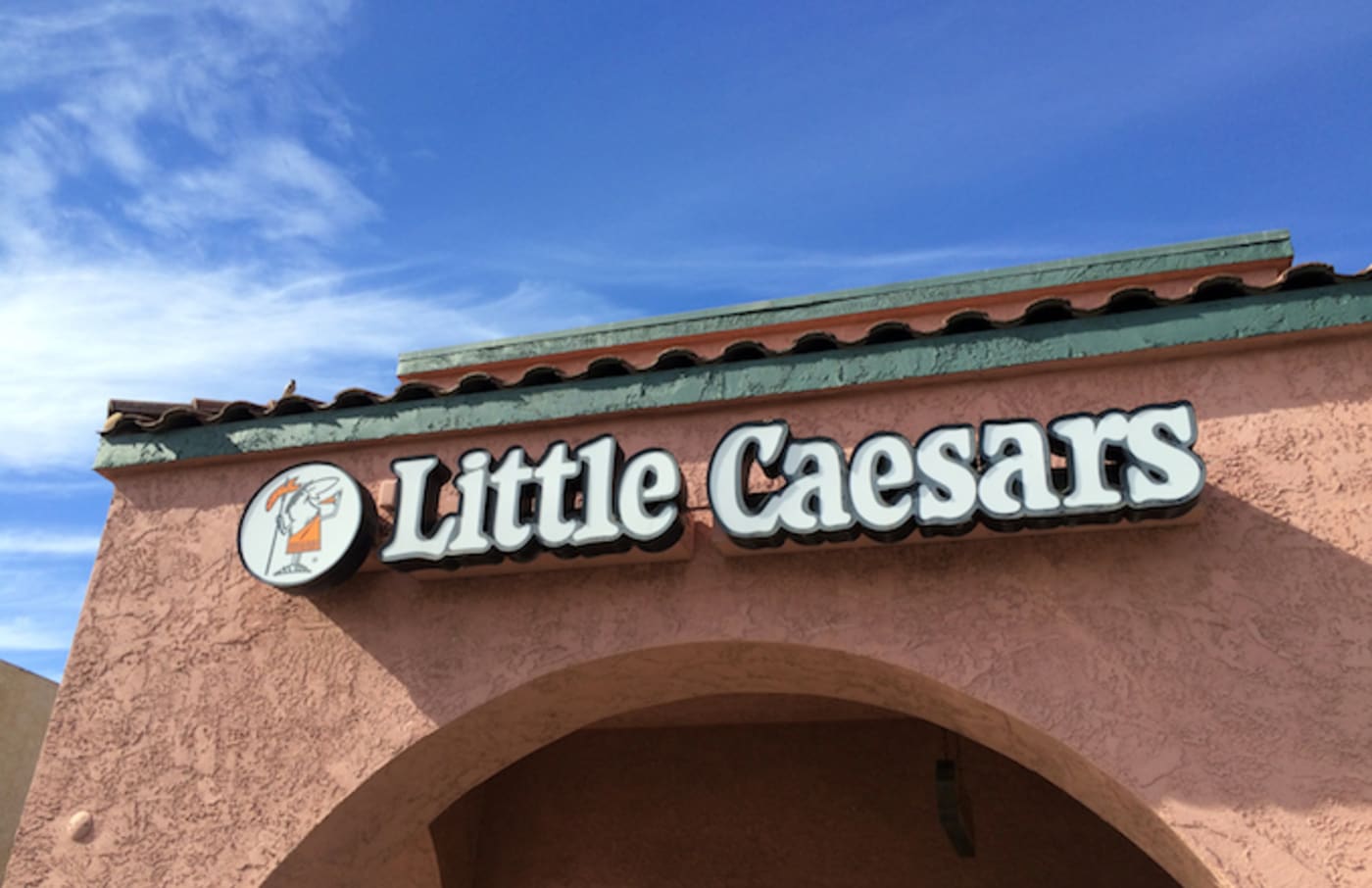 Little Caesars Employee Fatally Shoots Attacker Wearing Mask Complex