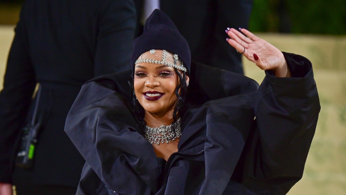 Rihanna Shares First Post About Her Pregnancy on Social Media ...