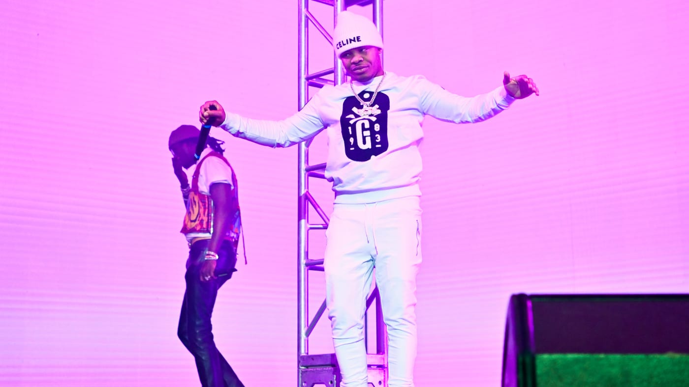 Unfoonk is seen performing with his brother Young Thug