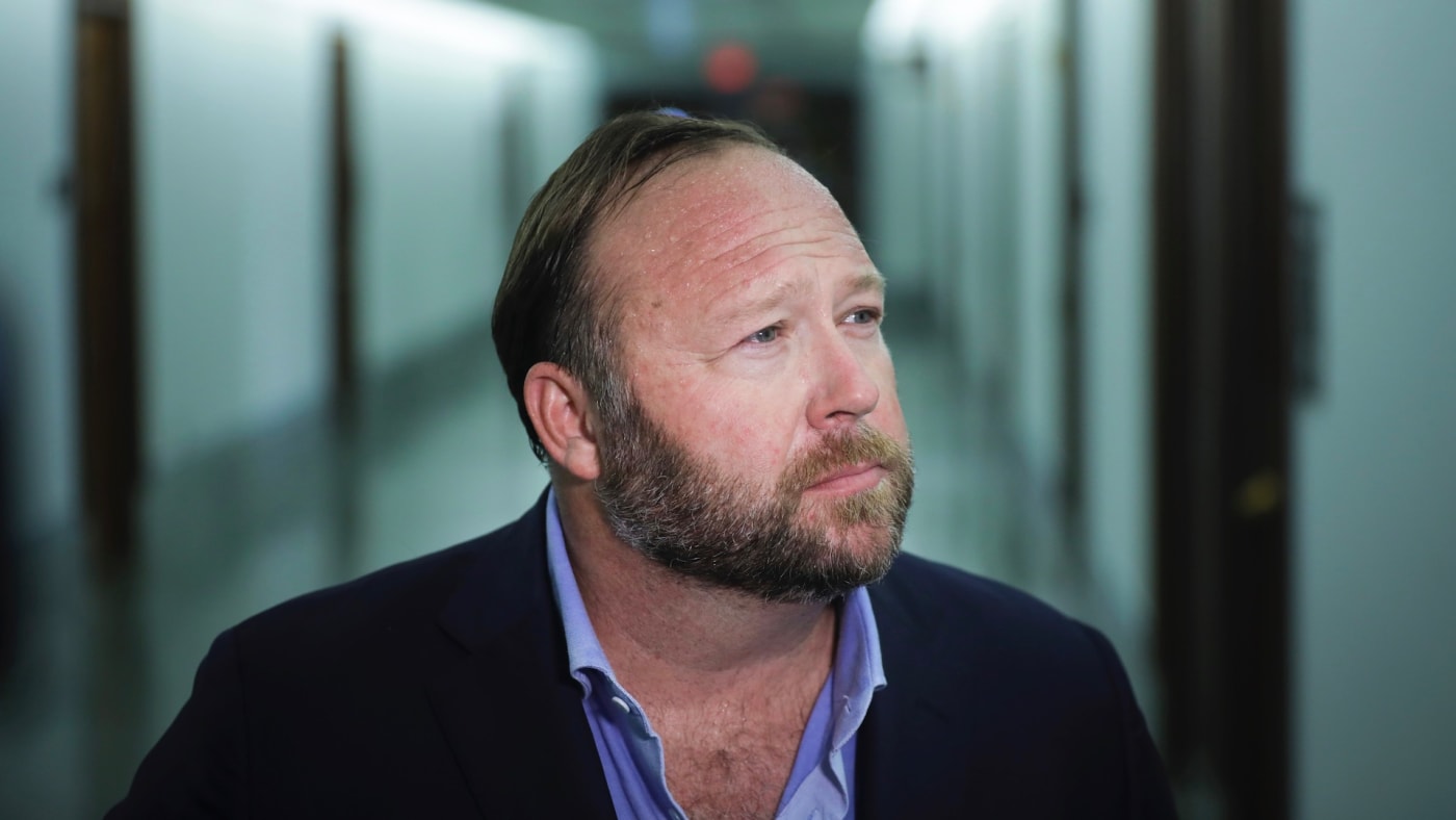 Alex Jones Arrested for DWI, Says Restaurants Shouldn’t Serve Alcohol