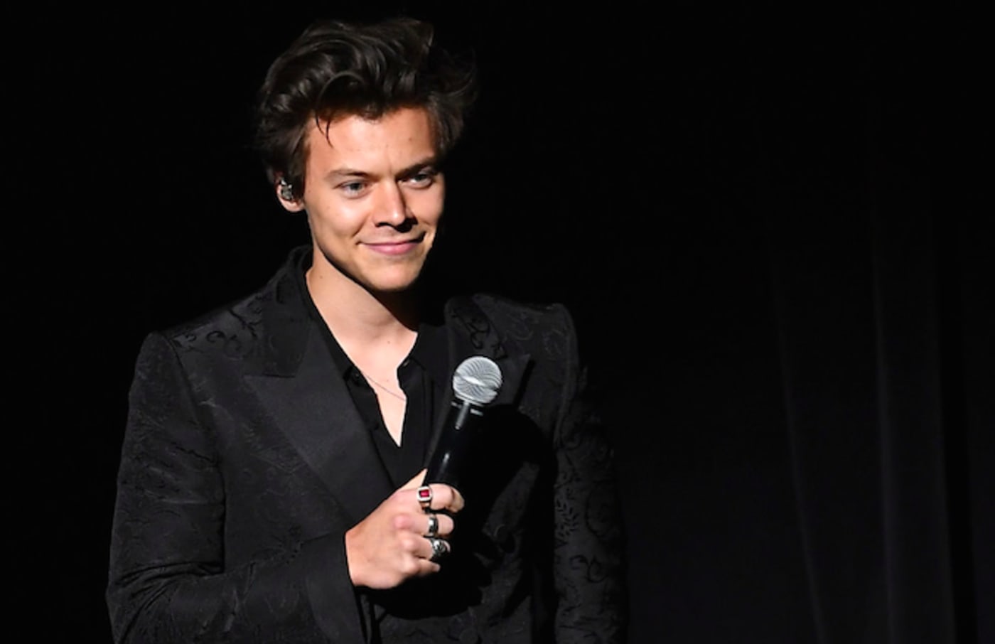 Harry Styles Fans Believe His New Song Medicine Addresses His Sexuality Complex