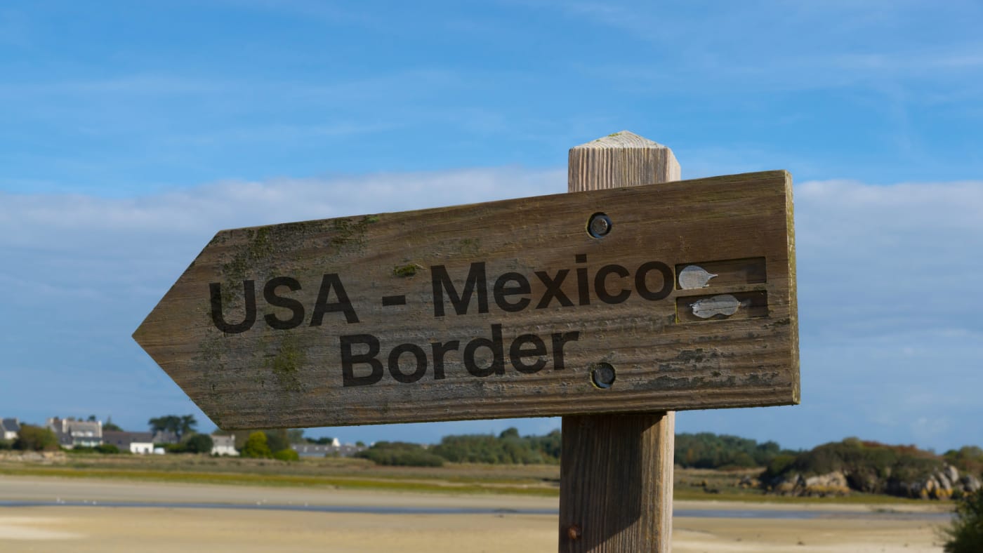 this is an image of usa/mexico border sign
