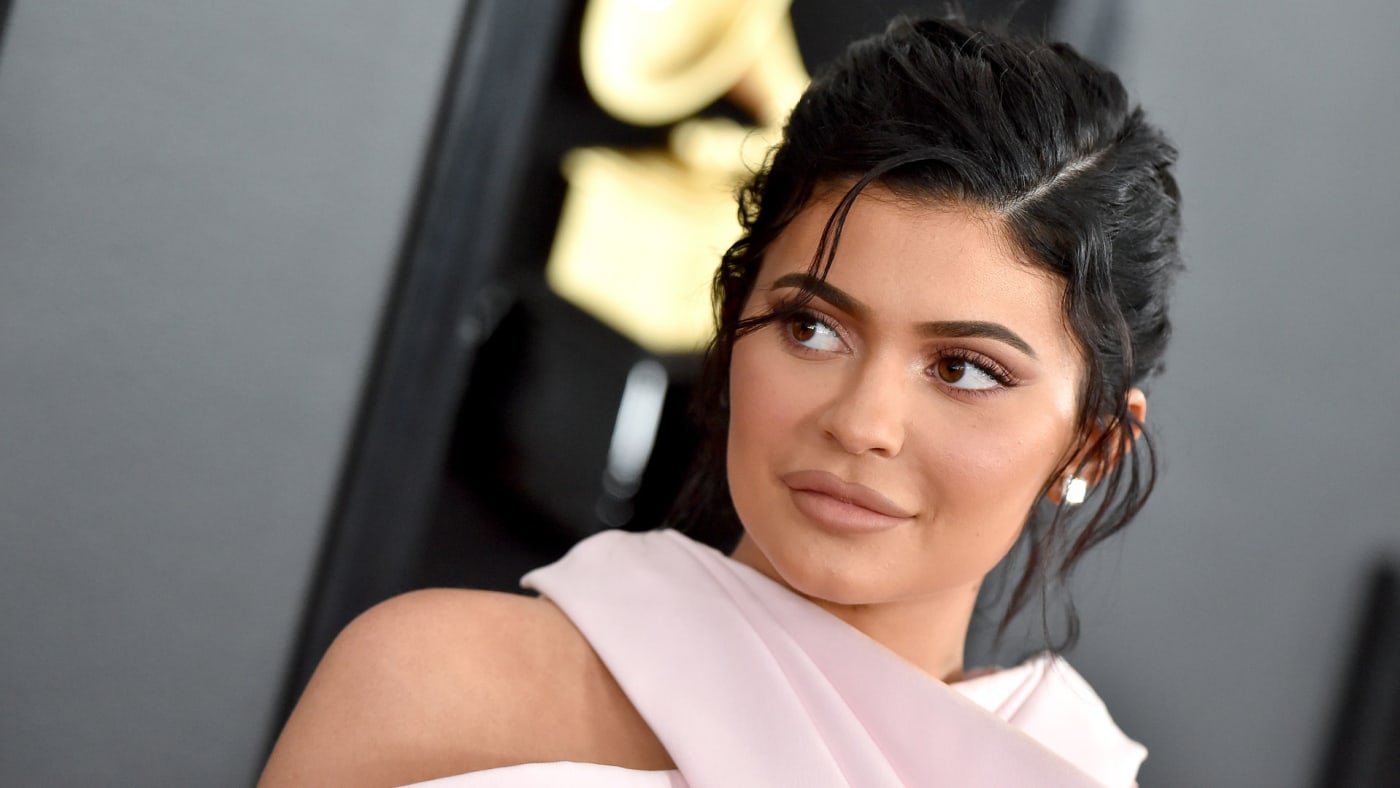 Kylie Jenner Responds to Backlash Over GoFundMe for Makeup Artist Complex