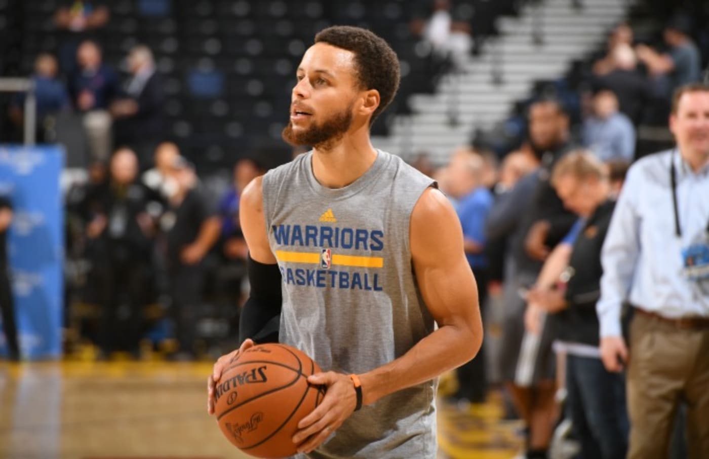 Steph Curry practices before Game 1 of the 2017 NBA Finals.
