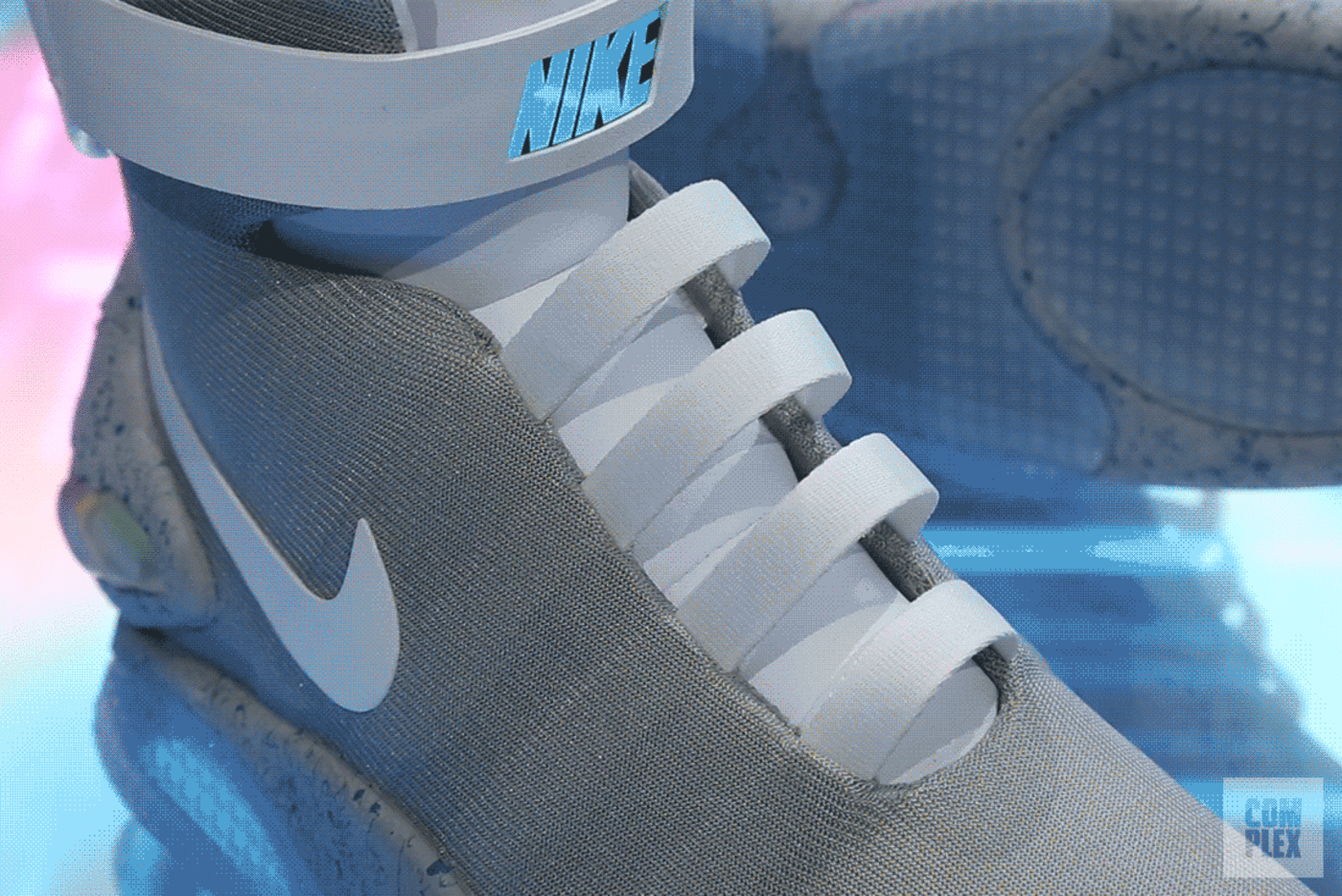 nike mag self lacing shoes