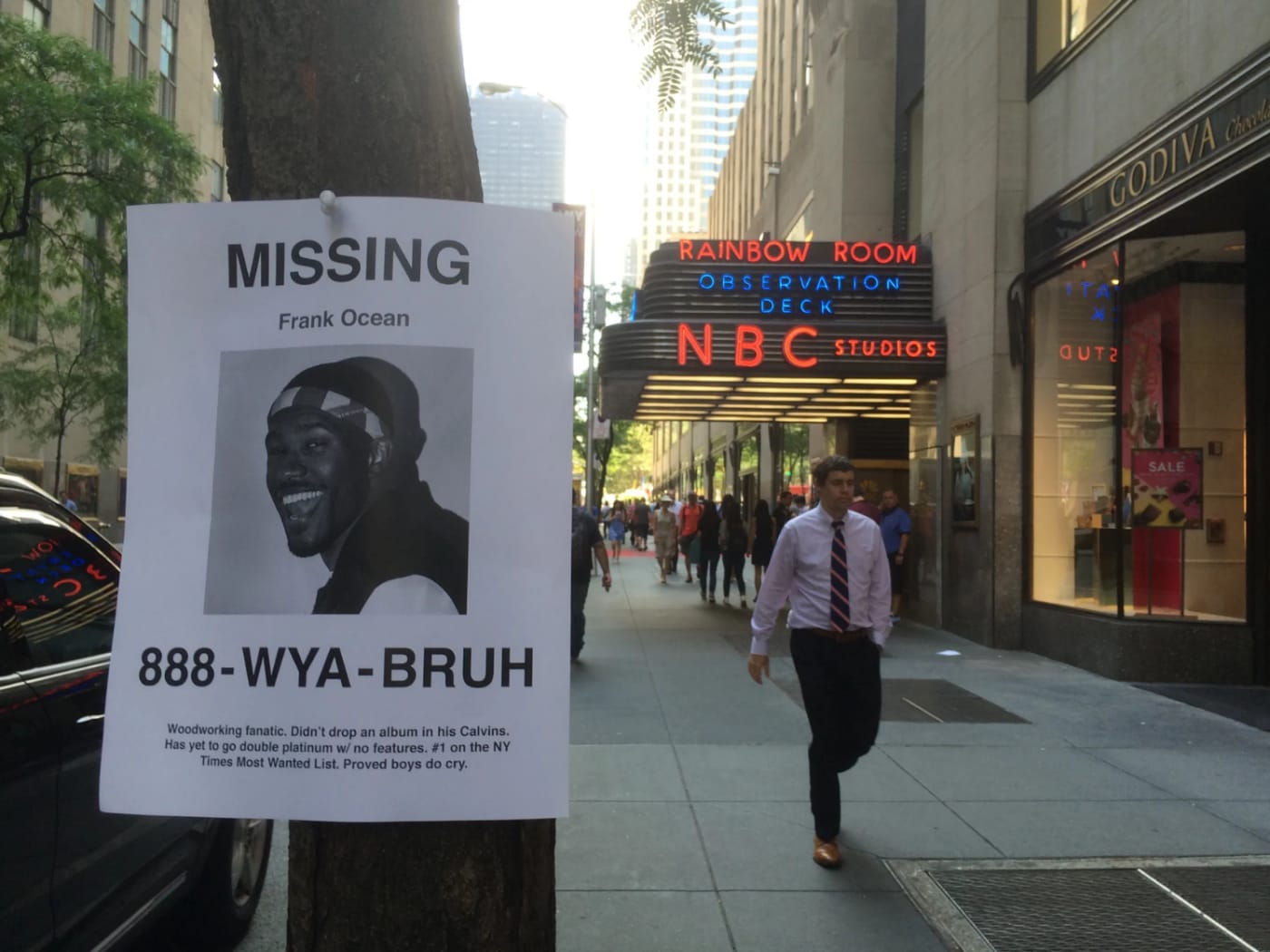 People are putting up Frank Ocean MISSING posters around NYC.