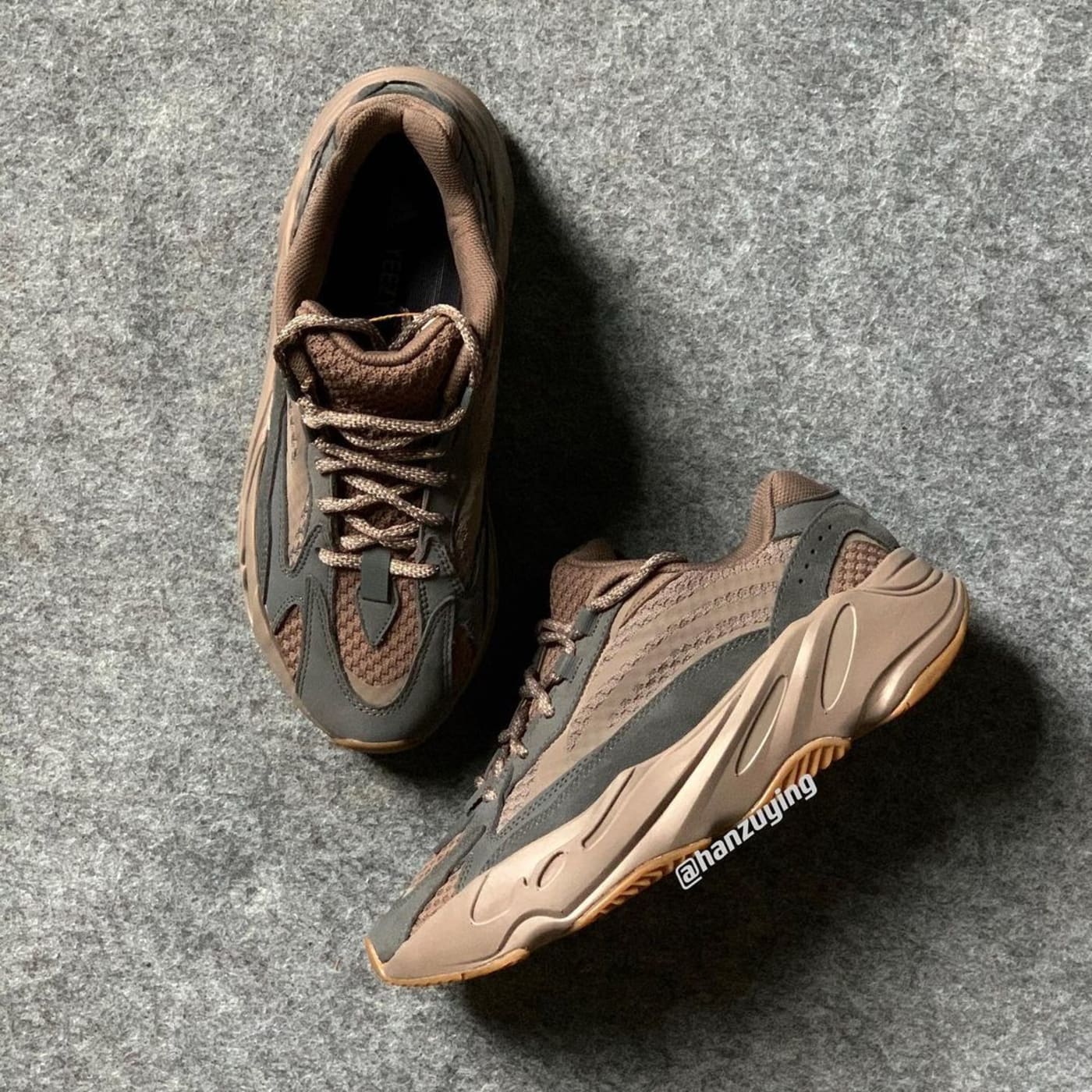 Adidas Yeezy Boost 700 V2 'Mauve' Side