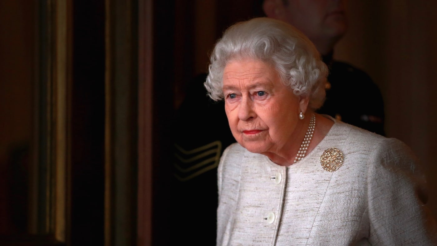 Queen Elizabeth II prepares to greet Kazakhstan President Nursultan Nazarbayev