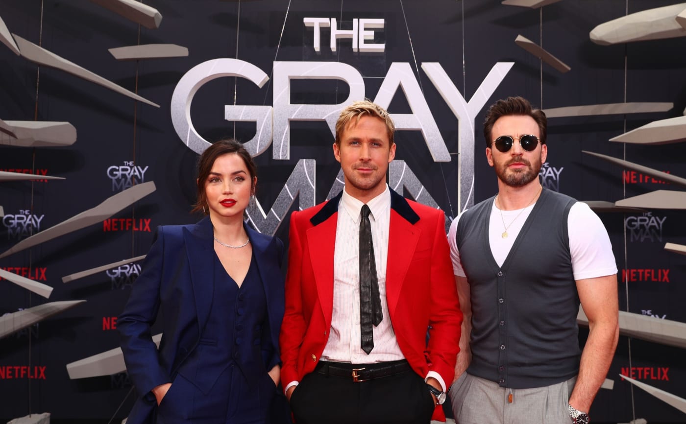 Fans mock Ana de Armas, Ryan Gosling, Chris Evans' 'Gray Man' outfits