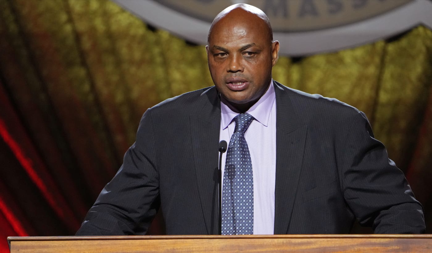 Charles Barkley speaks at NBA Hall of Fame Induction ceremony