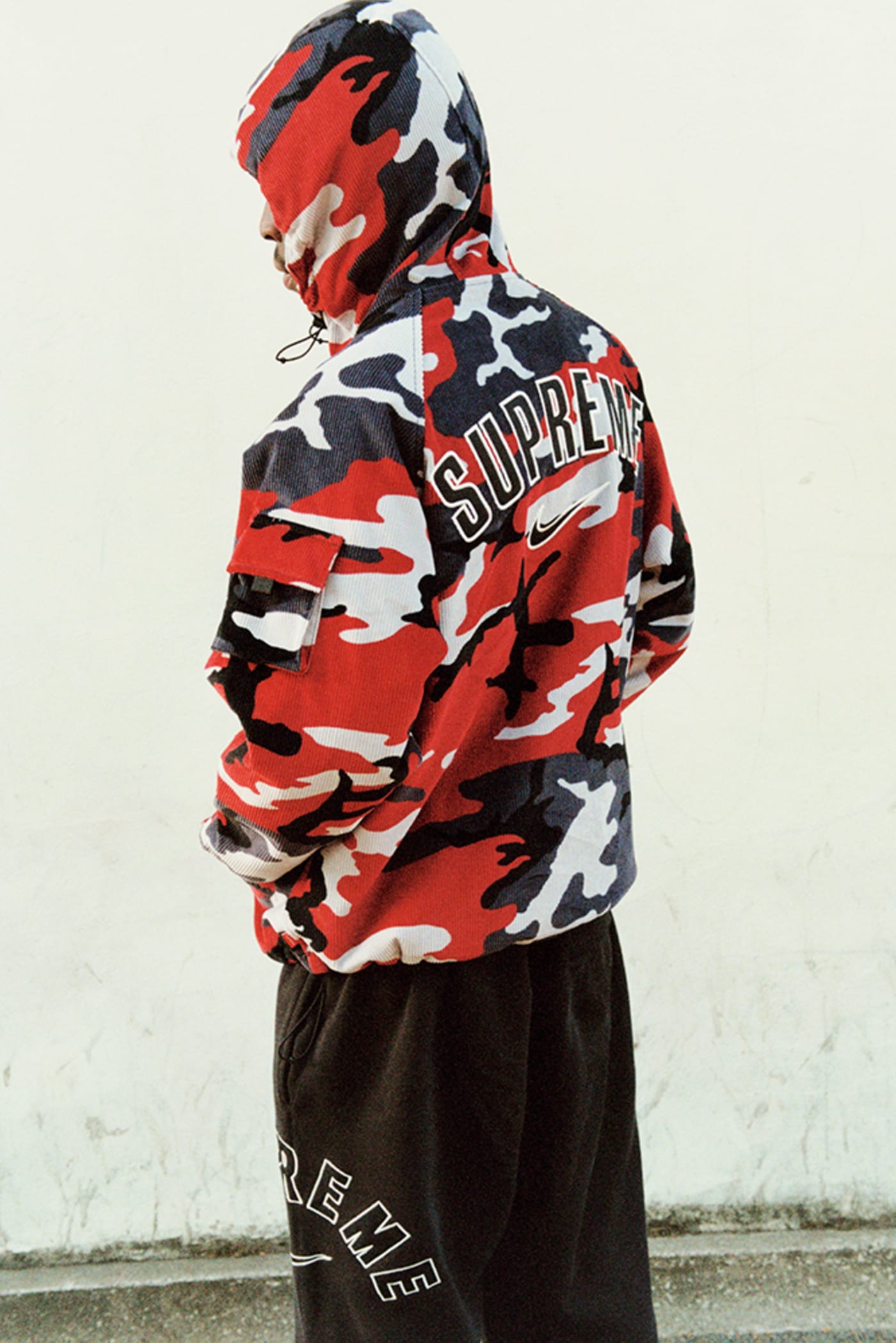 nike snkrs supreme