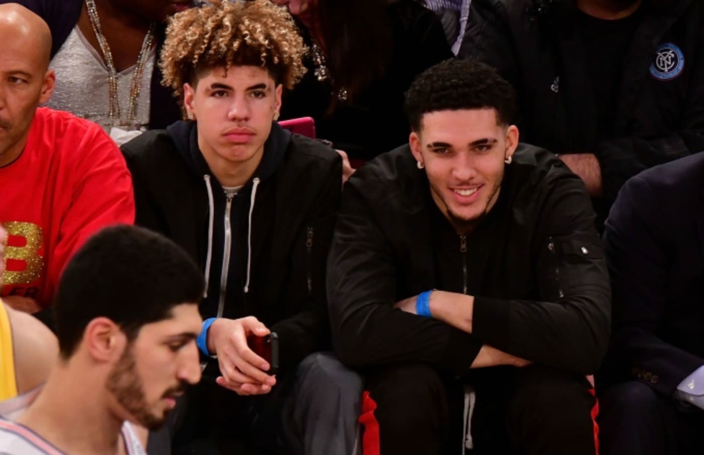 LaMelo and LiAngelo Ball at a Lakers game.