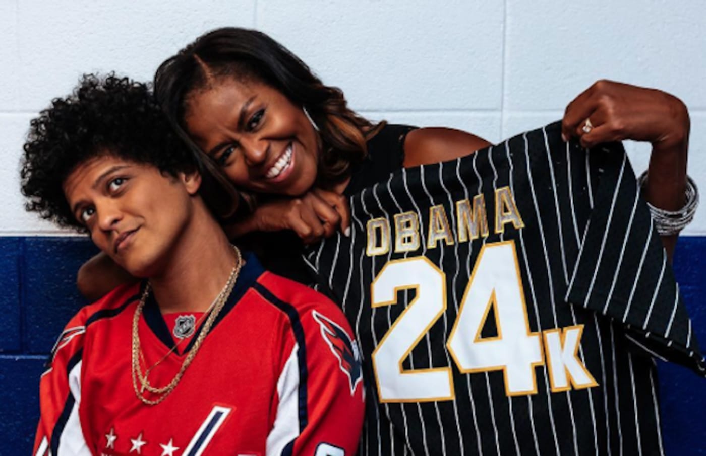 Michelle Obama poses for photo with Bruno Mars.