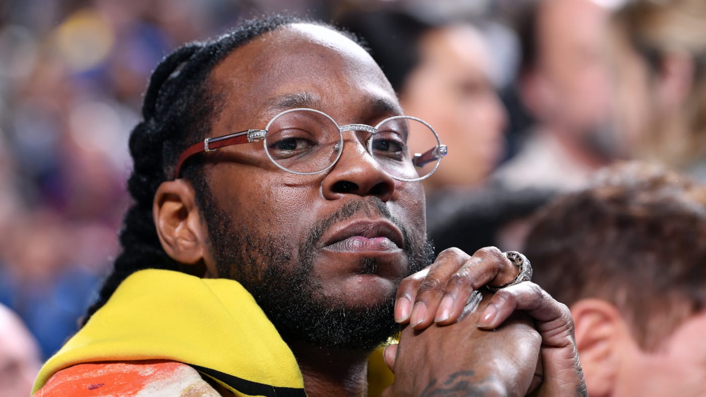 2 Chainz attends the game between the Dallas Mavericks and the Los Angeles Lakers.