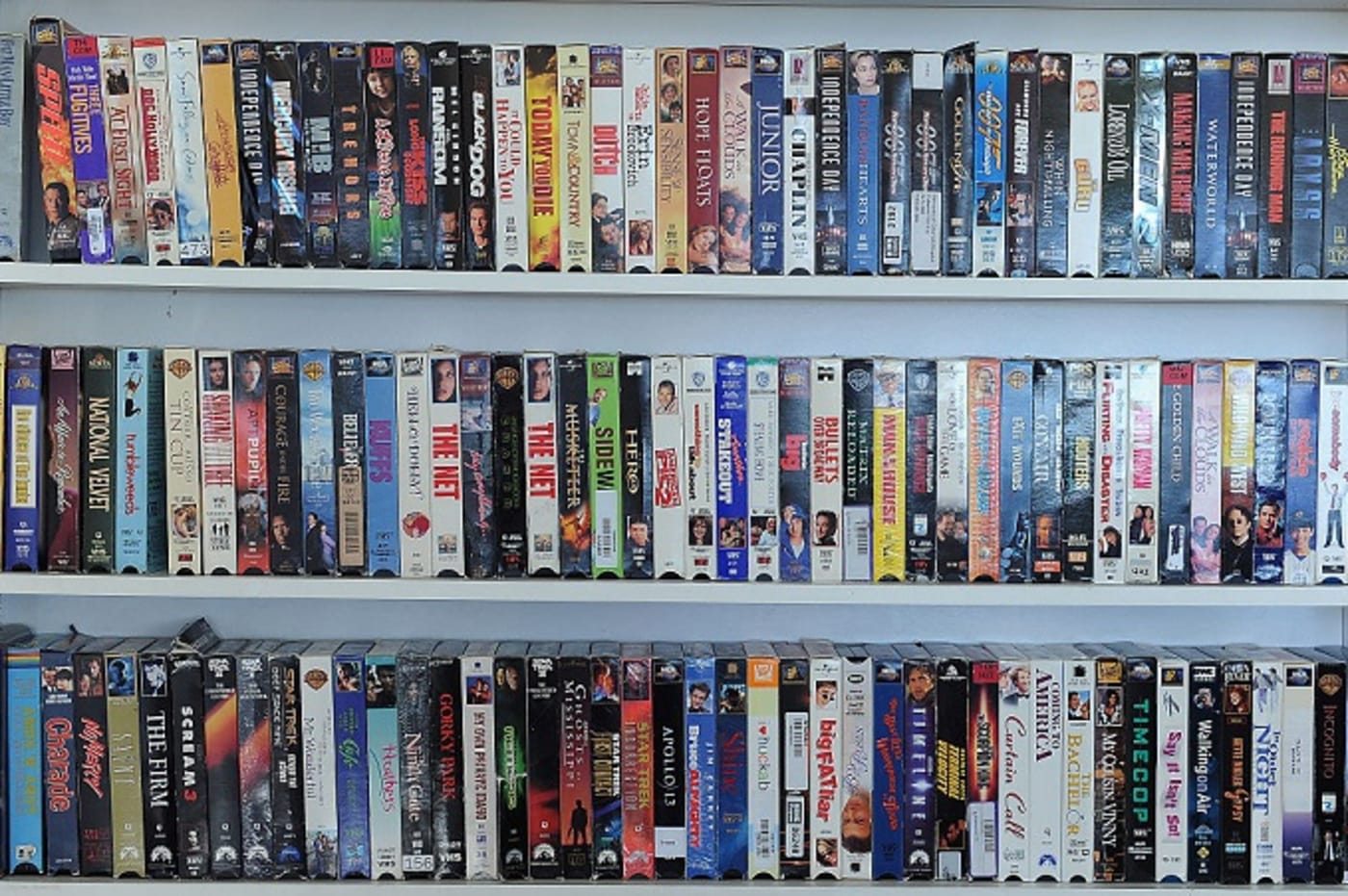 Cinema Chain Bringing Back Blockbuster Style Vhs Rentals For Free Complex 7646