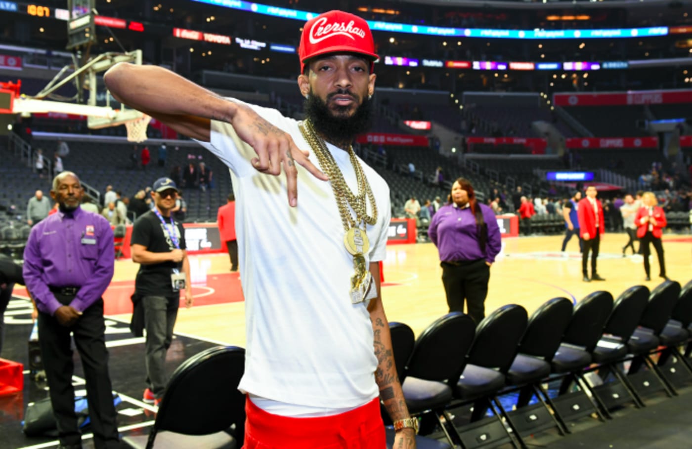 nipsey hussle wearing lakers jersey